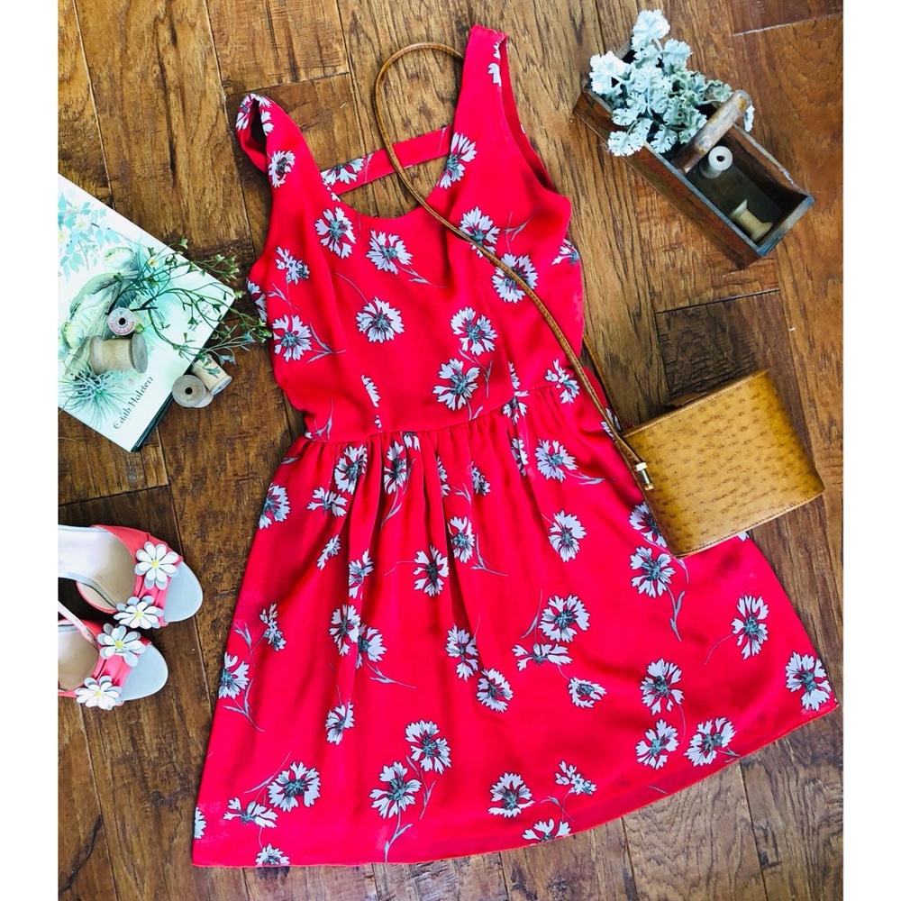 🌷Red Floral Mini Dress with open back